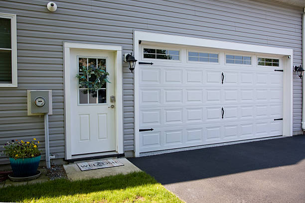 24/7 Emergency Garage Door Panel Replacement experts in Blackwater, AZ